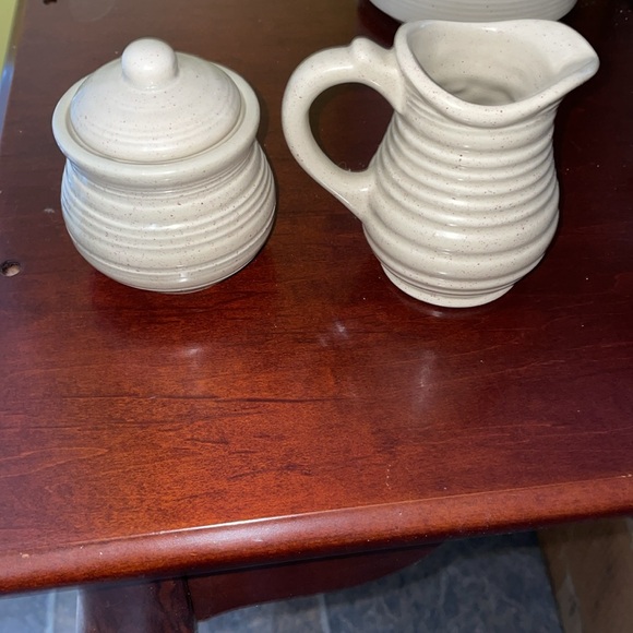 Cracker Barrel Cream & Sugar Set w Lid Country Apple Design Embossed 3D - Picture 5 of 5